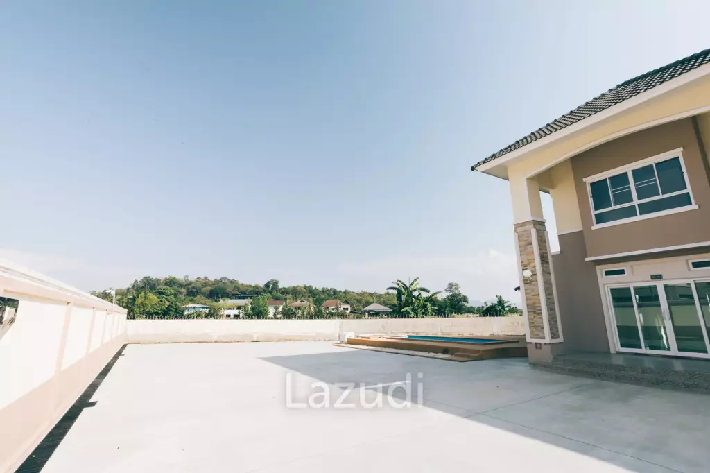 4 Bedrooms Large 2-storey House For Sale With Swimming Pool