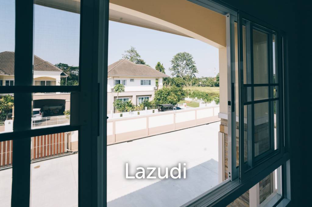 4 Bedrooms Large 2-storey House For Sale With Swimming Pool