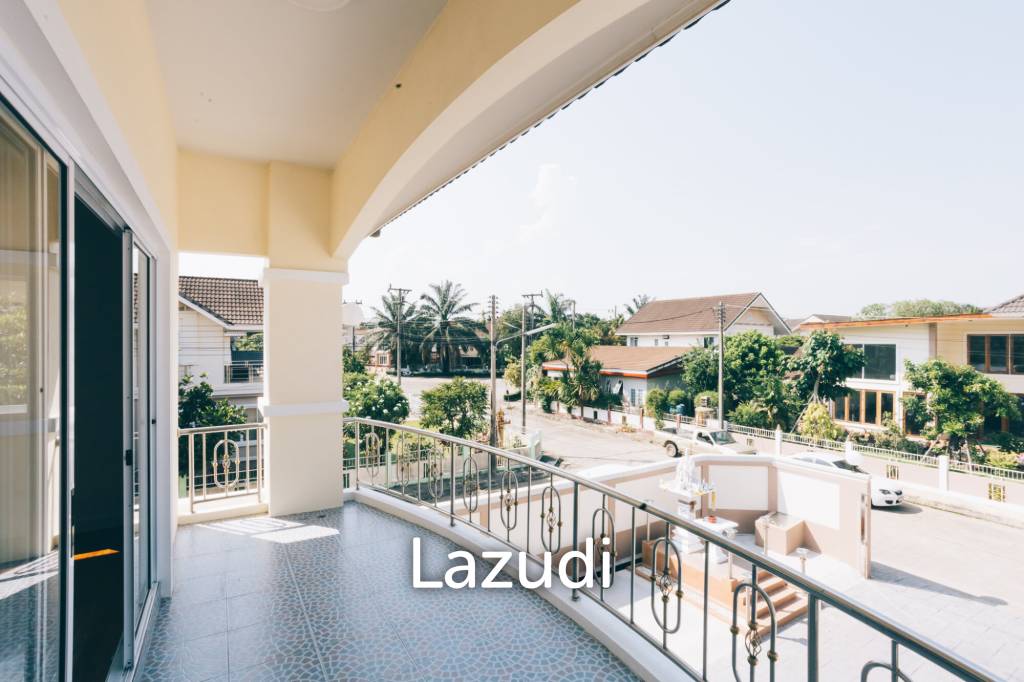 4 Bedrooms Large 2-storey House For Sale With Swimming Pool