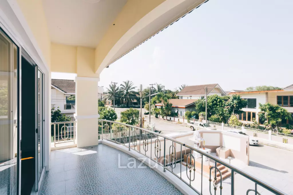 4 Bedrooms Large 2-storey House For Sale With Swimming Pool