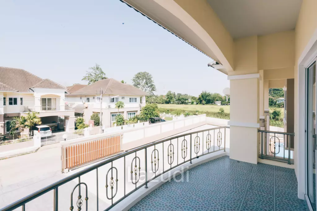 4 Bedrooms Large 2-storey House For Sale With Swimming Pool