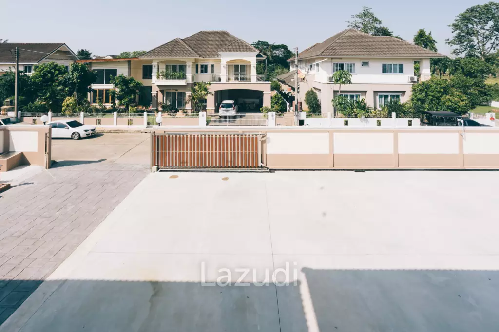 4 Bedrooms Large 2-storey House For Sale With Swimming Pool