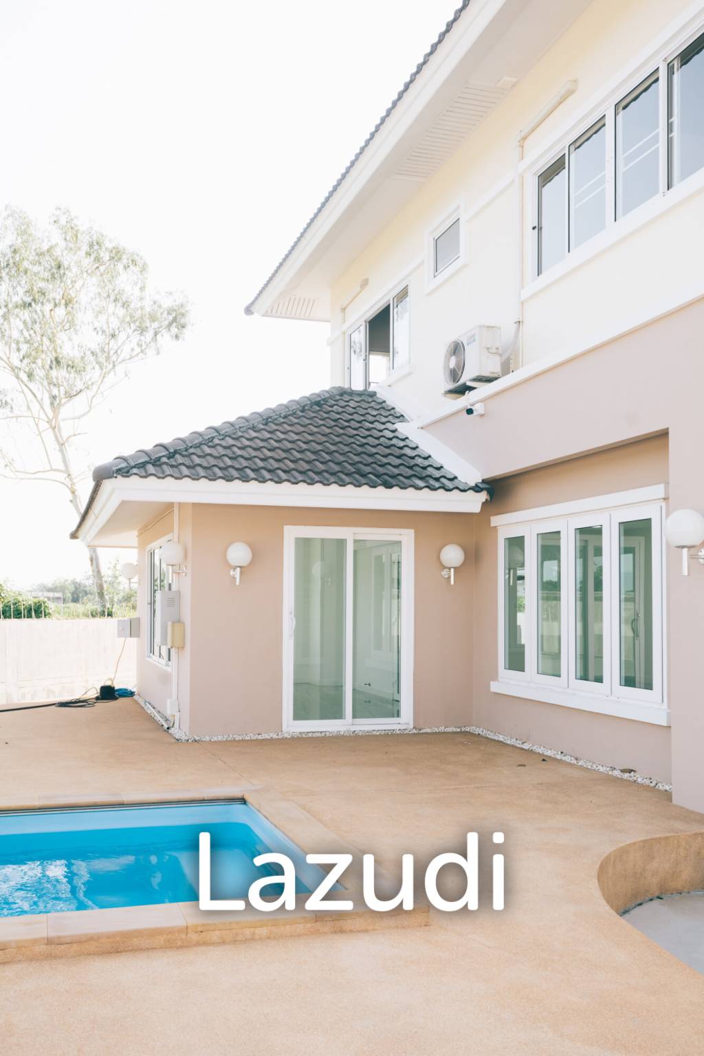 4 Bedrooms Large 2-storey House For Sale With Swimming Pool
