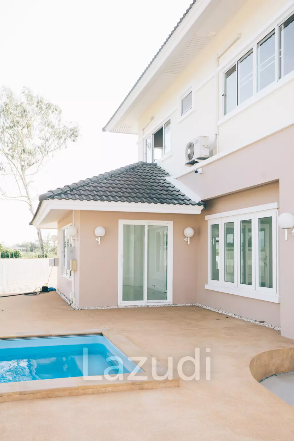 4 Bedrooms Large 2-storey House For Sale With Swimming Pool