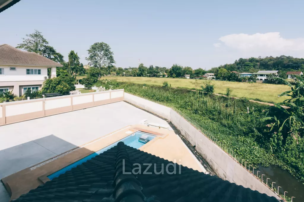 4 Bedrooms Large 2-storey House For Sale With Swimming Pool