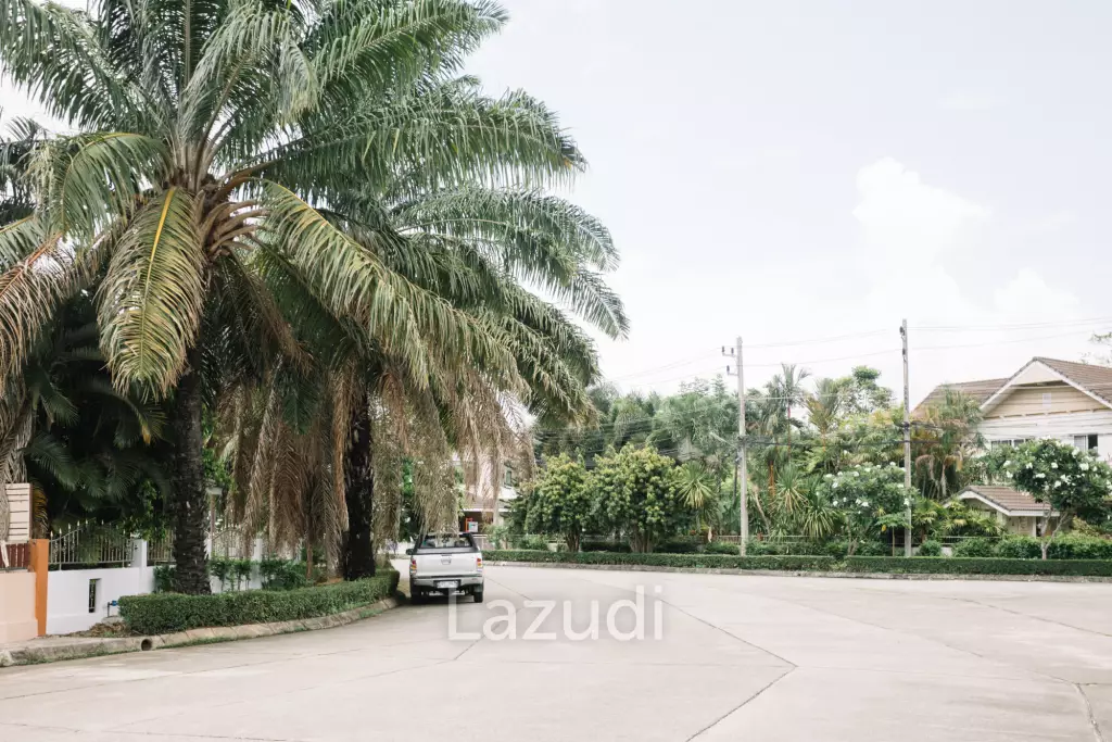 4 Bedrooms Large 2-storey House For Sale With Swimming Pool