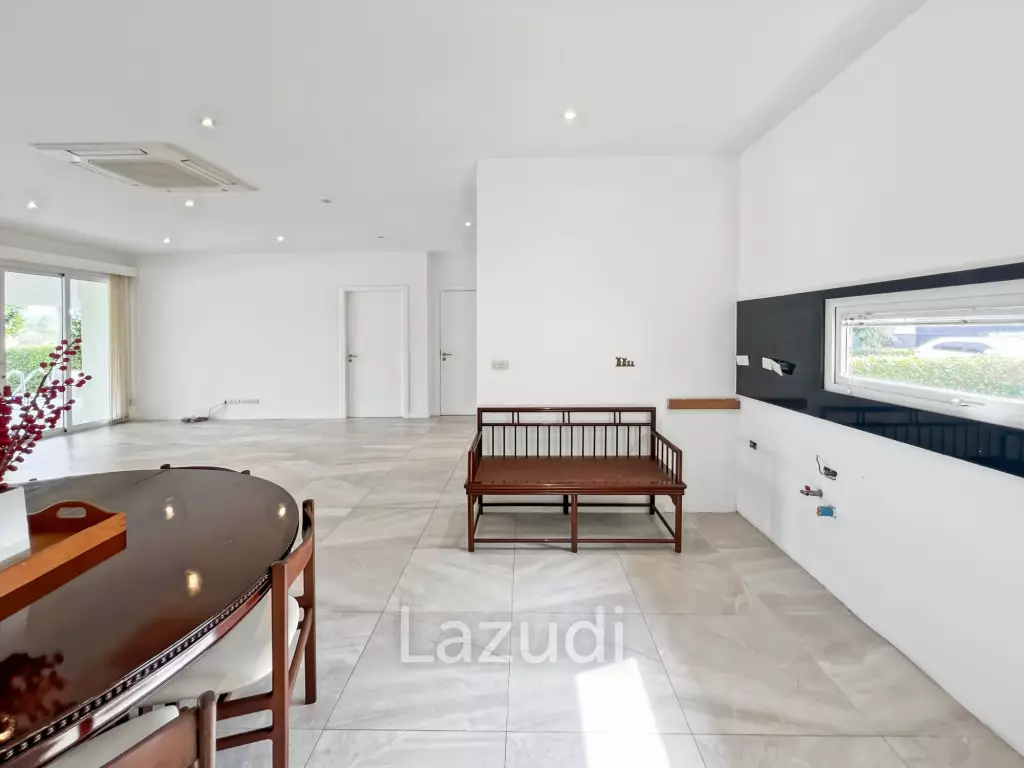 240 sqm 3 Bedroom Golf Course Pool Villa in Black Mountain Golf Course