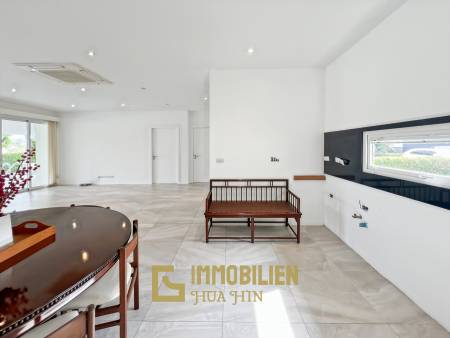 240 qm Wohnfläche/  Golfplatzlage / privater Pool