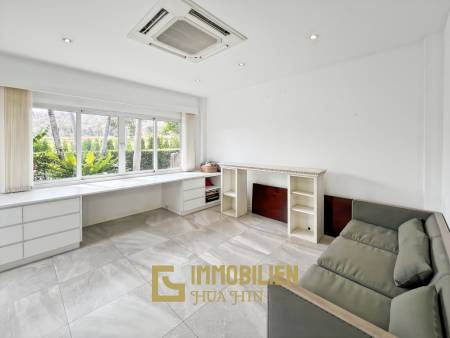 240 qm Wohnfläche/  Golfplatzlage / privater Pool