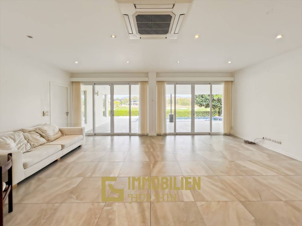 240 qm Wohnfläche/  Golfplatzlage / privater Pool