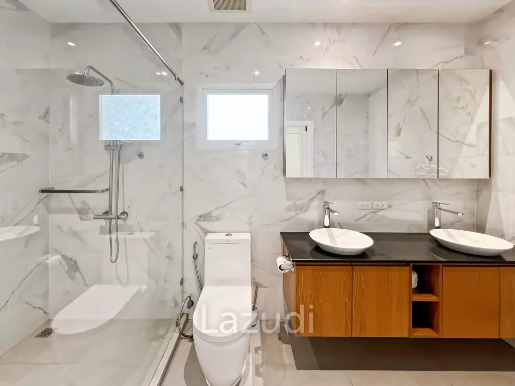 240 sqm 3 Bedroom Golf Course Pool Villa in Black Mountain Golf Course