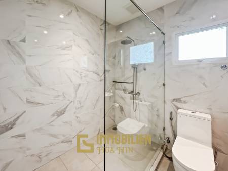 240 qm Wohnfläche/  Golfplatzlage / privater Pool