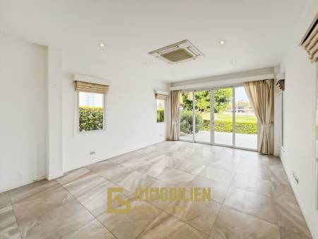 240 qm Wohnfläche/  Golfplatzlage / privater Pool