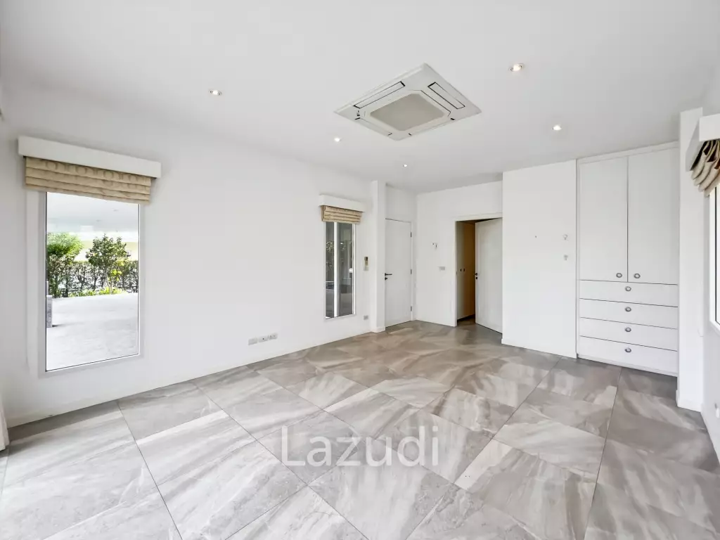240 sqm 3 Bedroom Golf Course Pool Villa in Black Mountain Golf Course
