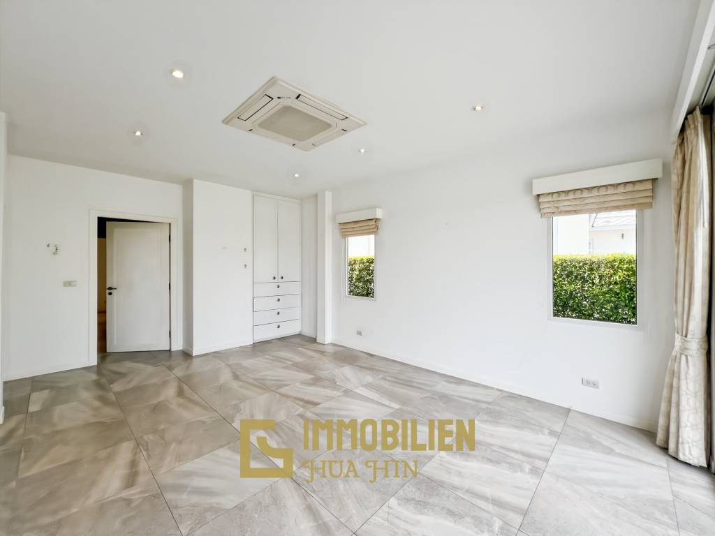 240 qm Wohnfläche/  Golfplatzlage / privater Pool