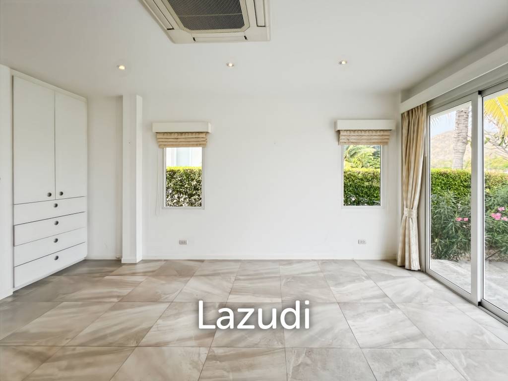 240 sqm 3 Bedroom Golf Course Pool Villa in Black Mountain Golf Course