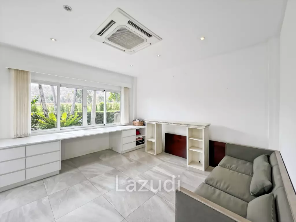 240 sqm 3 Bedroom Golf Course Pool Villa in Black Mountain Golf Course
