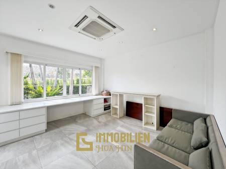 240 qm Wohnfläche/  Golfplatzlage / privater Pool