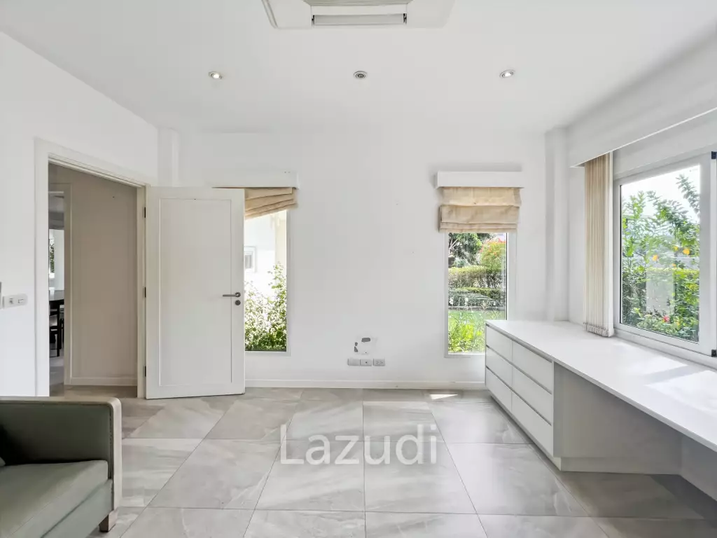 240 sqm 3 Bedroom Golf Course Pool Villa in Black Mountain Golf Course