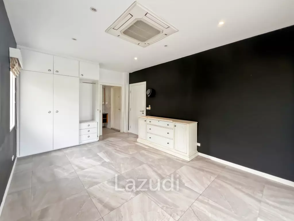 240 sqm 3 Bedroom Golf Course Pool Villa in Black Mountain Golf Course