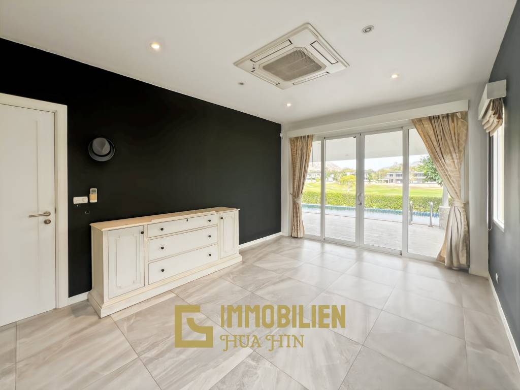 240 qm Wohnfläche/  Golfplatzlage / privater Pool