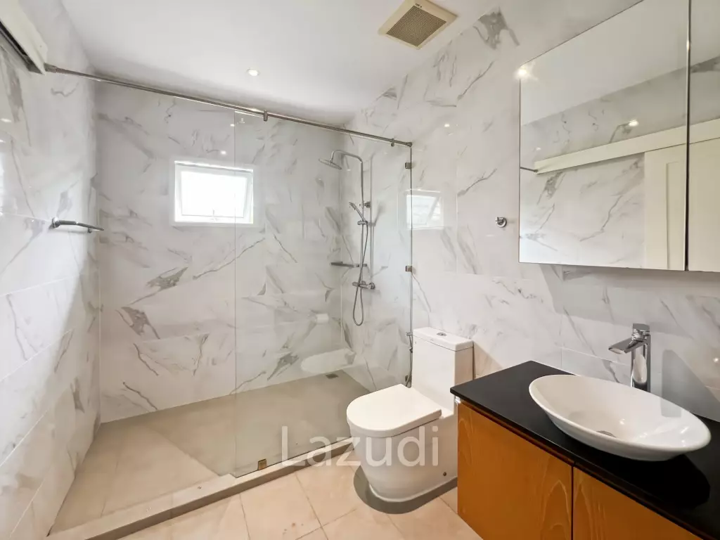 240 sqm 3 Bedroom Golf Course Pool Villa in Black Mountain Golf Course