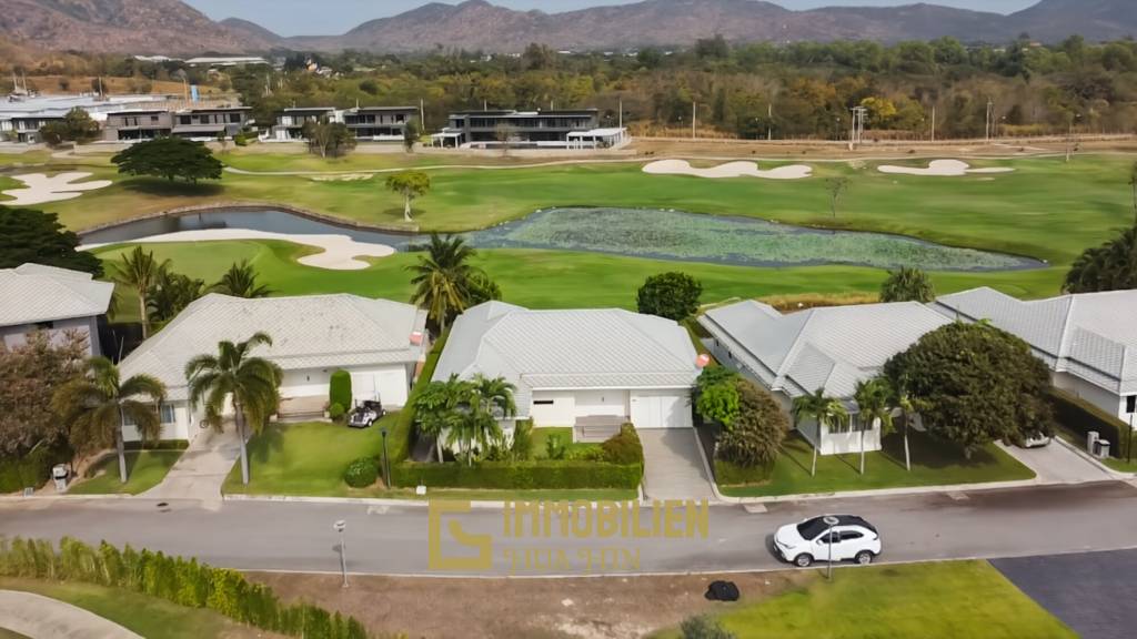 240 qm Wohnfläche/  Golfplatzlage / privater Pool