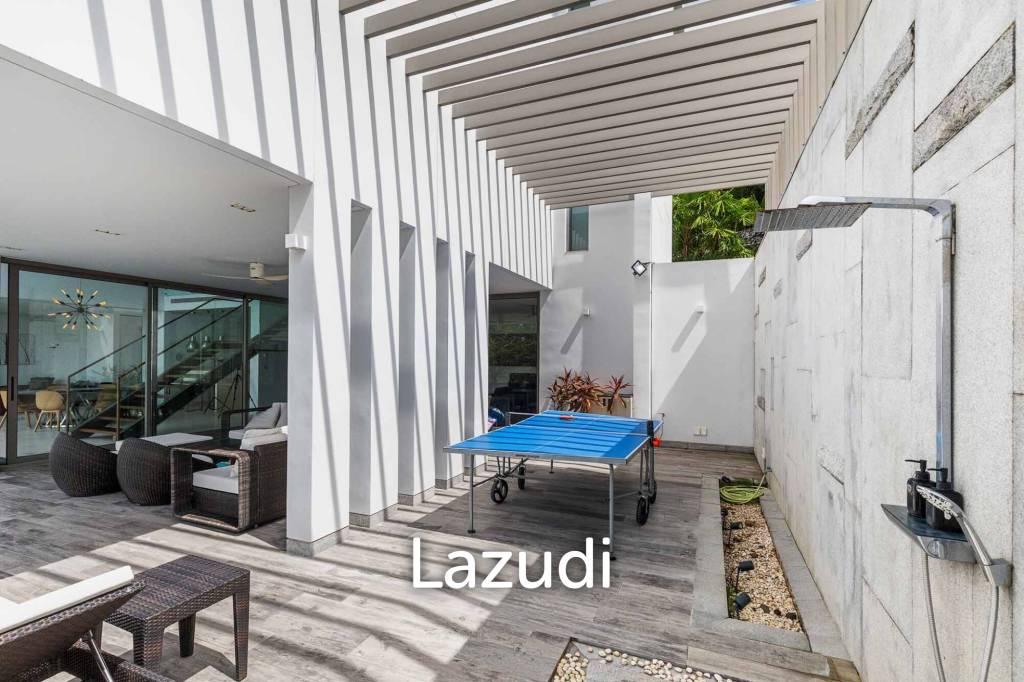 Seaview Apartment Walking Distance To Beach