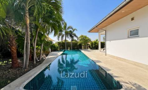 Stylish 3-Bedroom Villa with Pool in The Views Hua Hin
