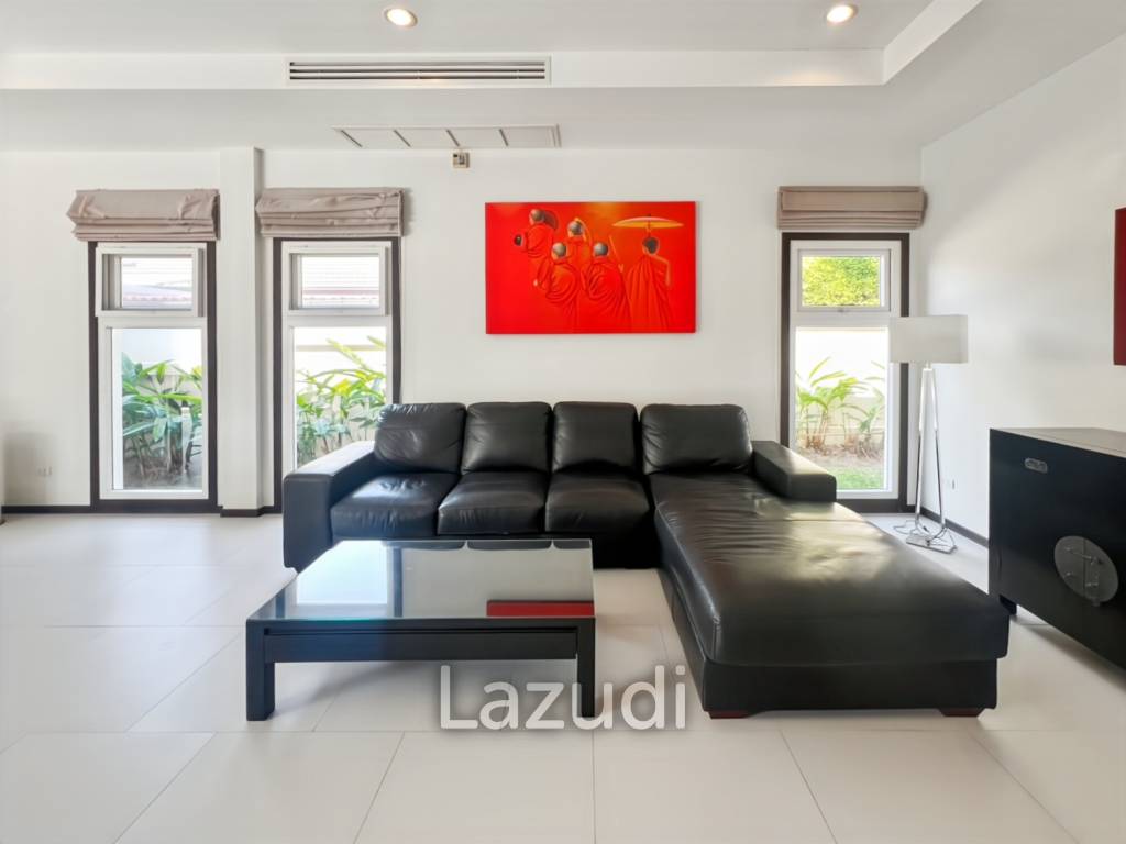 Stylish 3-Bedroom Villa with Pool in The Views Hua Hin