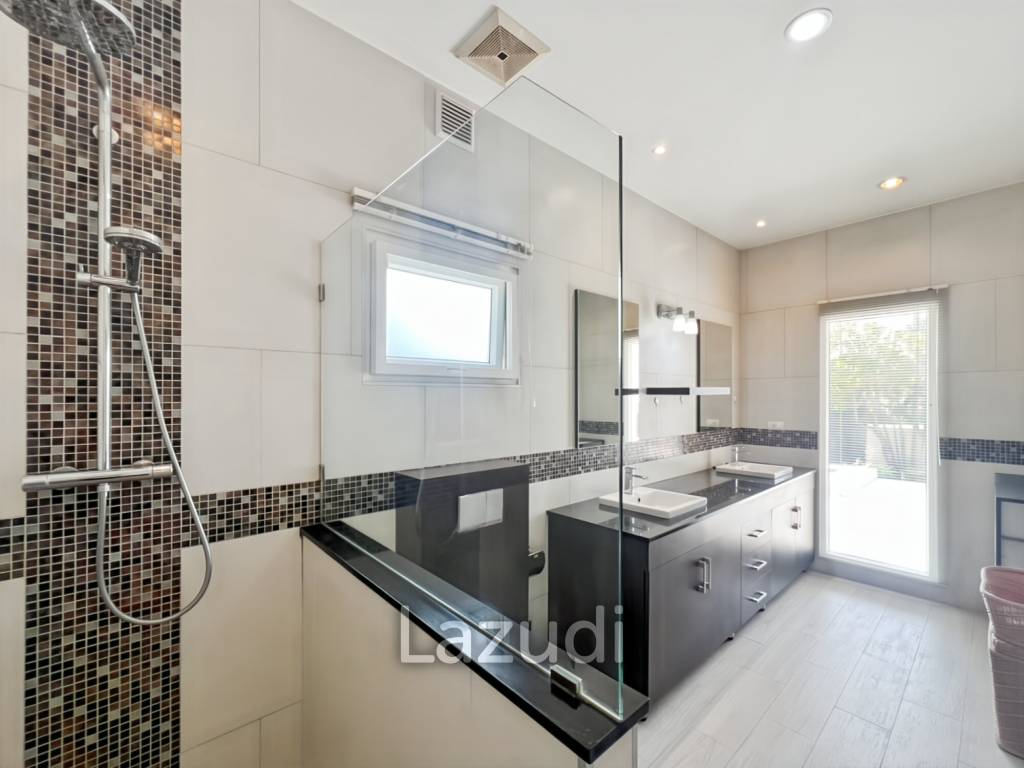 Stylish 3-Bedroom Villa with Pool in The Views Hua Hin