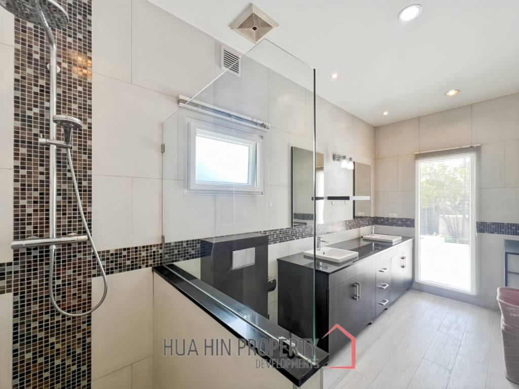 Stylish 3-Bedroom Villa with Pool in The Views Hua Hin