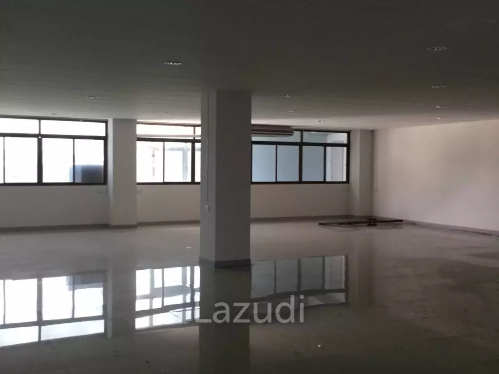Whole Office Building for rent in Sathupradit 34