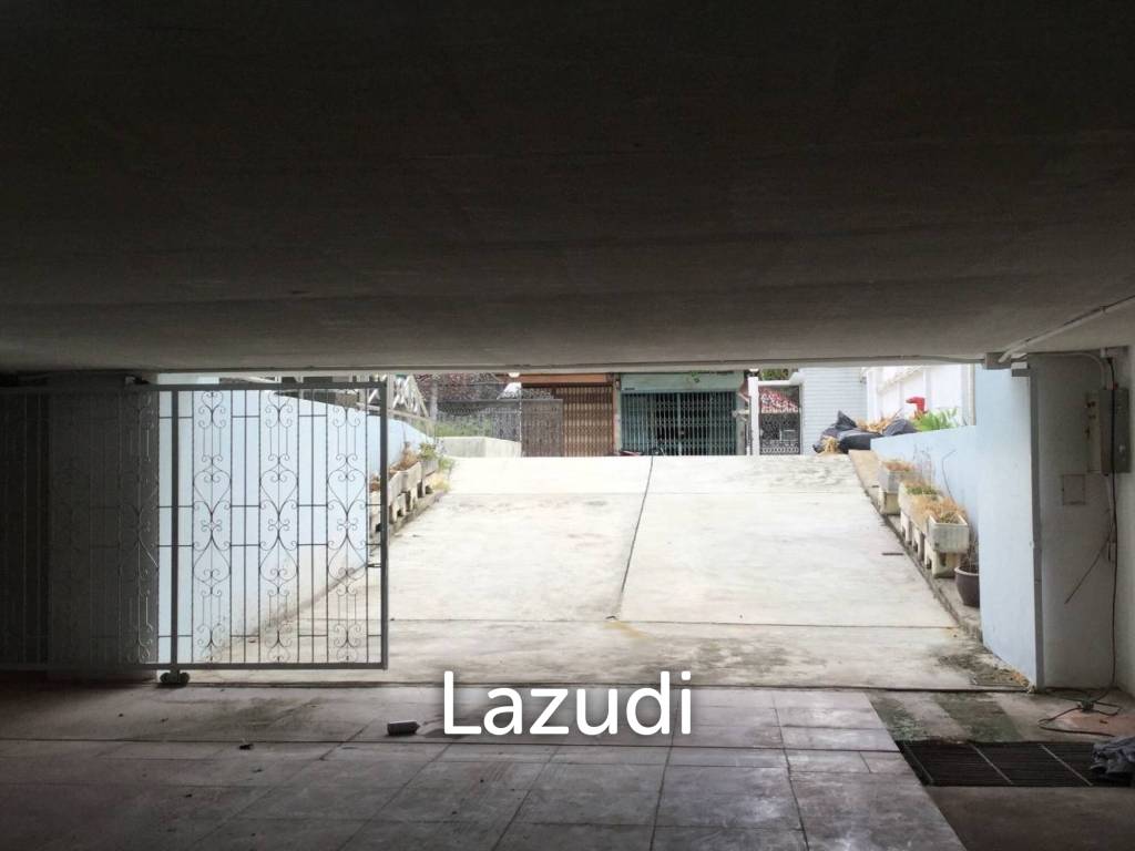 Whole Office Building for rent in Sathupradit 34