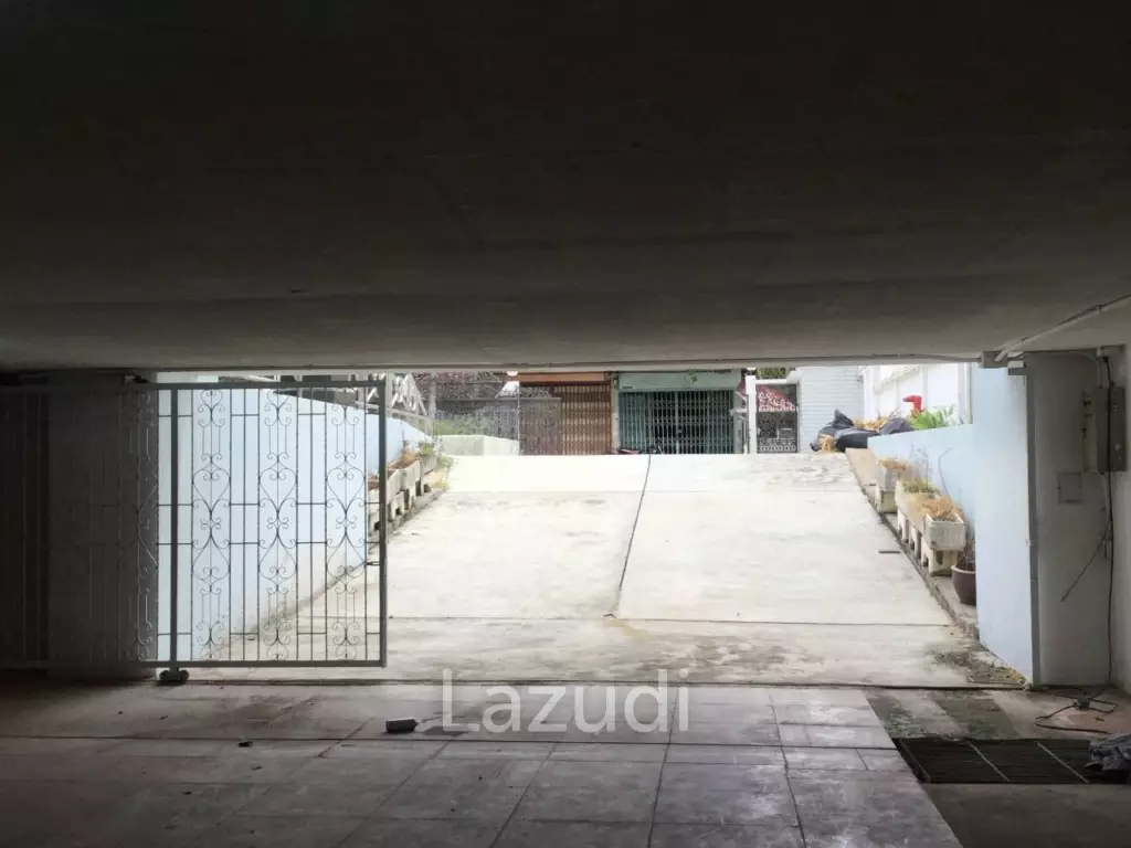 Whole Office Building for rent in Sathupradit 34