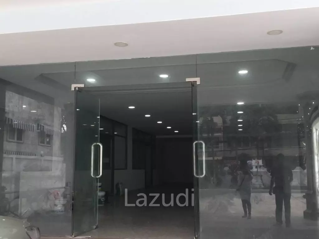Whole Office Building for rent in Sathupradit 34