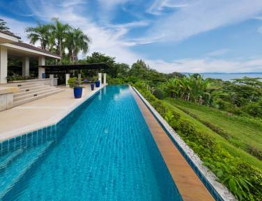 Seaview Villa On Large Plot Of Land