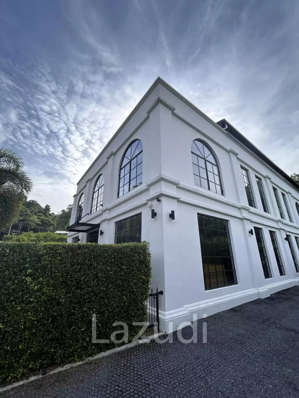 Unique loft-style, 3-bedroom house for rent in Kathu