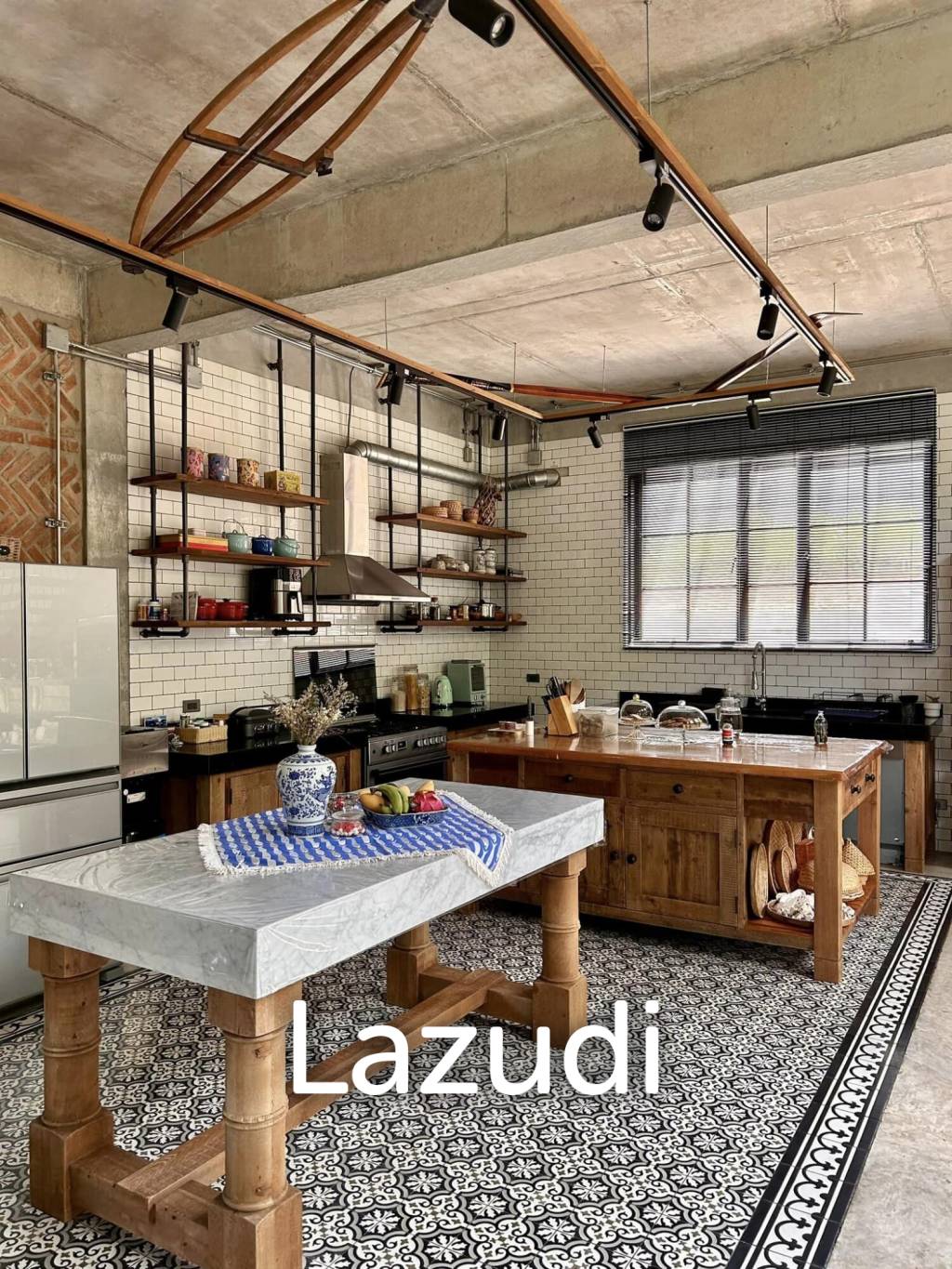 Unique loft-style, 3-bedroom house for rent in Kathu