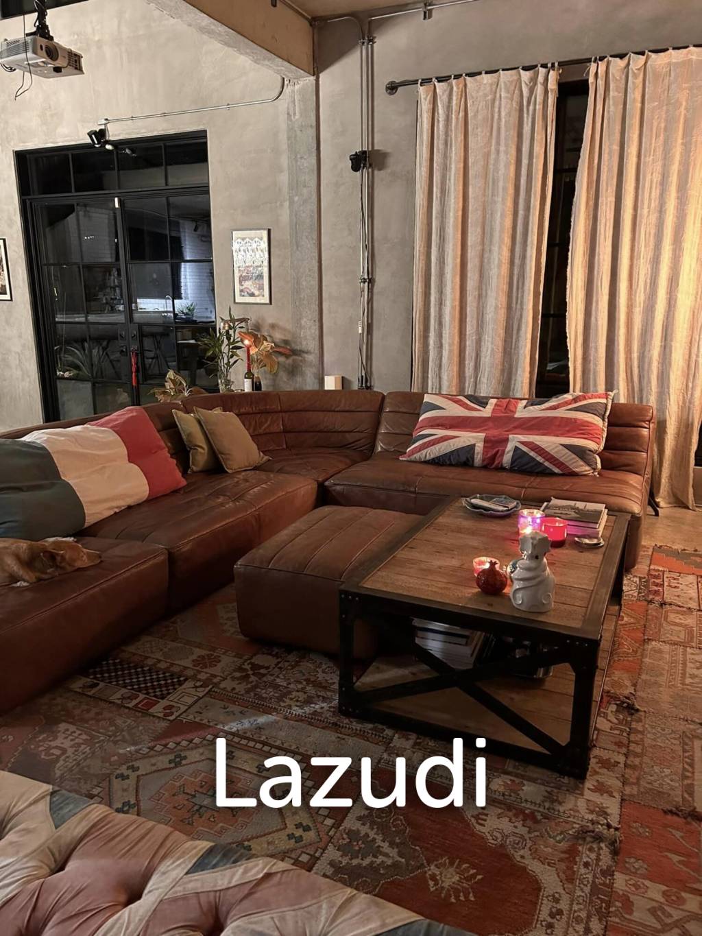 Unique loft-style, 3-bedroom house for rent in Kathu