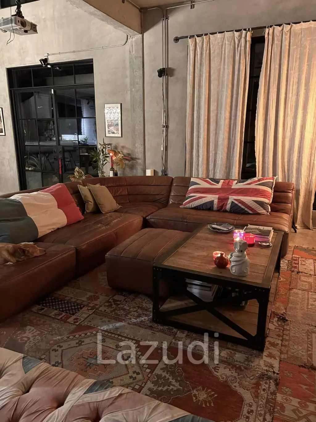 Unique loft-style, 3-bedroom house for rent in Kathu