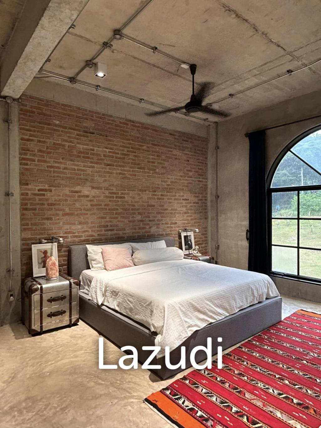 Unique loft-style, 3-bedroom house for rent in Kathu