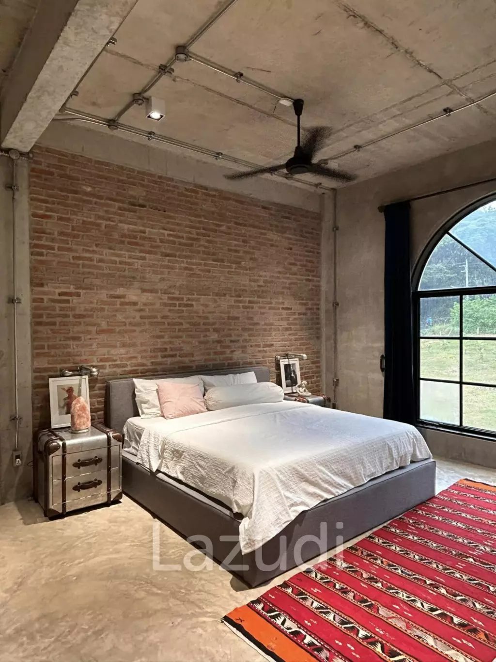 Unique loft-style, 3-bedroom house for rent in Kathu