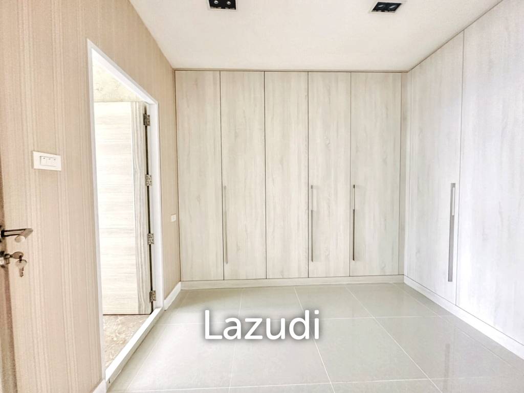 3 Beds 3 Baths 300 SQ.M Baan Yen Akard