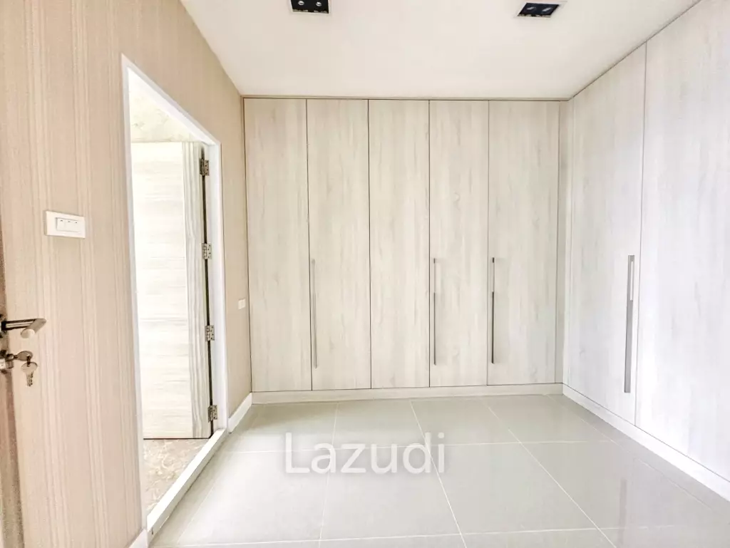 3 Beds 3 Baths 300 SQ.M Baan Yen Akard