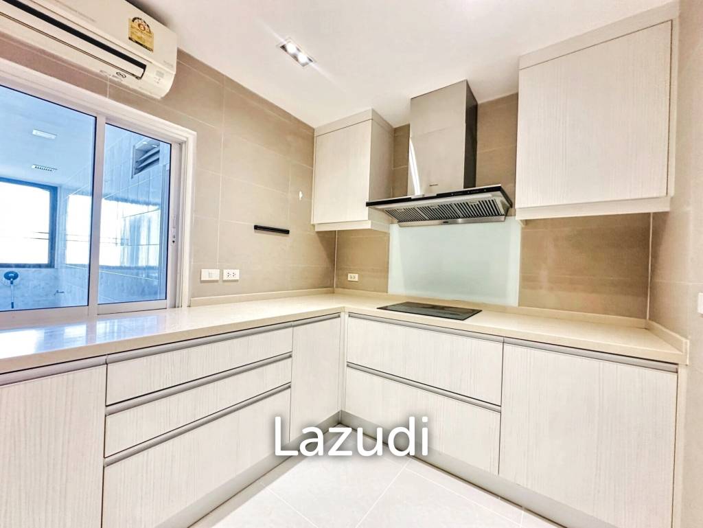 3 Beds 3 Baths 300 SQ.M Baan Yen Akard