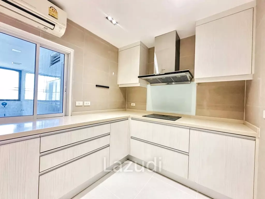 3 Beds 3 Baths 300 SQ.M Baan Yen Akard