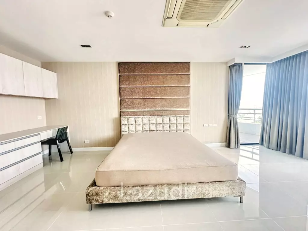 3 Beds 3 Baths 300 SQ.M Baan Yen Akard