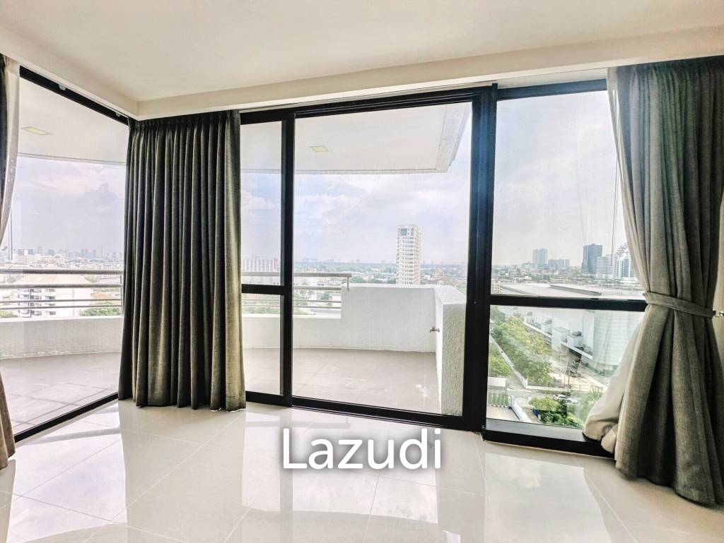 3 Beds 3 Baths 300 SQ.M Baan Yen Akard
