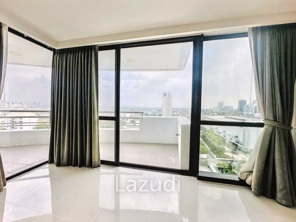 3 Beds 3 Baths 300 SQ.M Baan Yen Akard